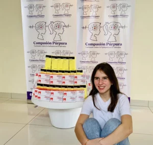 Rebeca en donacion de medicamentos contra epilepsia